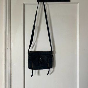 🌟 T-Shirt & Jeans Vegan Black Crossbody with Stylish Details 🌟